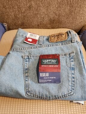 NEW Signature by Levi Strauss Light Blue Straight Leg Jeans W42X30